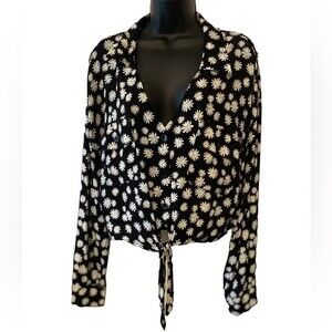 Black & white daisy crop top waist tie long sleeve, deep V w/ collar Lg. by GB.